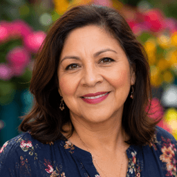 Portrait photo of Maya Hart